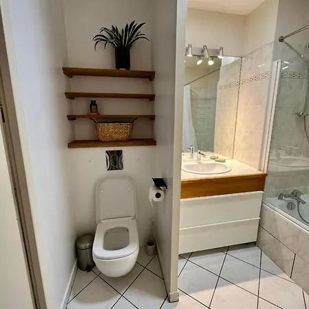 Pleasant With Garden Apartment *
